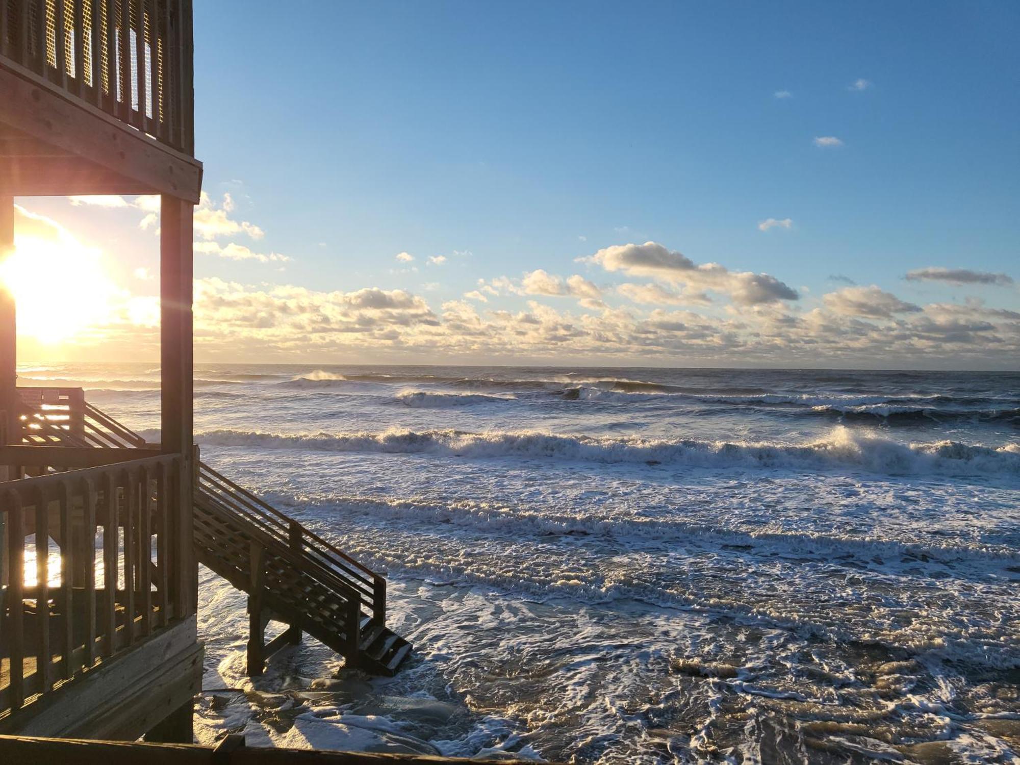 Steps To The Ocean! 285 *